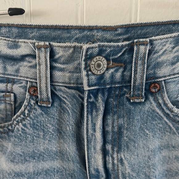 American Eagle Mom Shorts Cutoff Distressed Blue Denim Shorts sz 4 - Picture 6 of 12